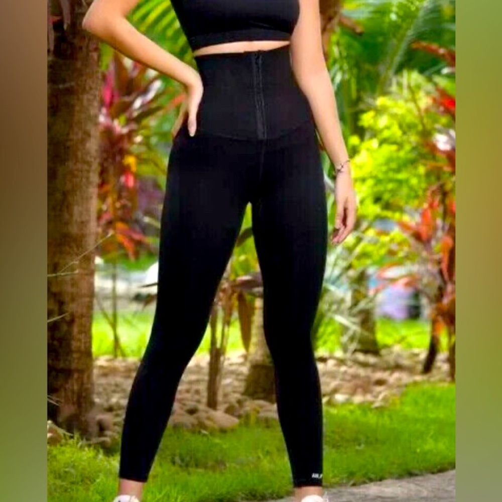 NWOT Athletic Motion Magic waist shaper 2 in 1 leggings with side pocket